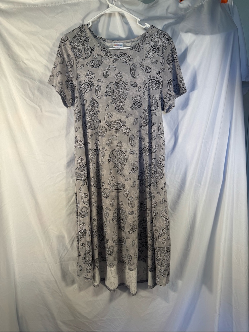 LuLaRoe Carly Swing Dress Medium Gray Black Paisley High Low T-Shirt Dress M